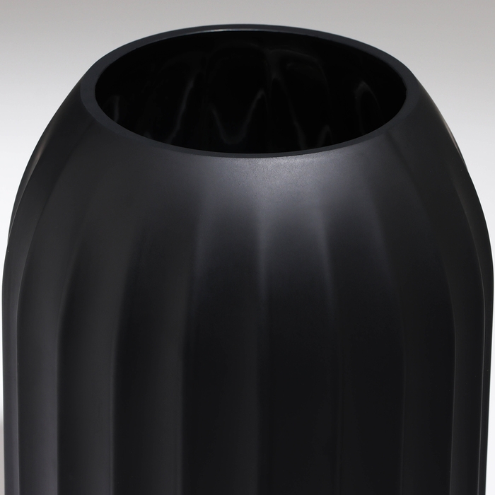Ваза для цветов «Делиция» из черного стекла 22 х 16 х 16 см Ваза для цветов «Делиция» из черного стекла 22 х 16 х 16 см