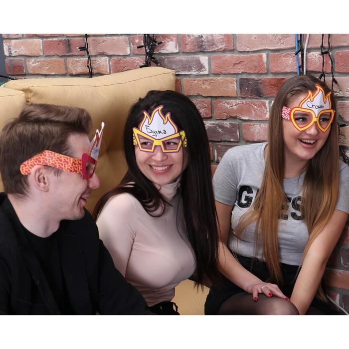 Увлекательная настольная игра  Увлекательная настольная игра "Кто Я?" 6 очков, 2 стираемых маркера, часы песочные 1 мин