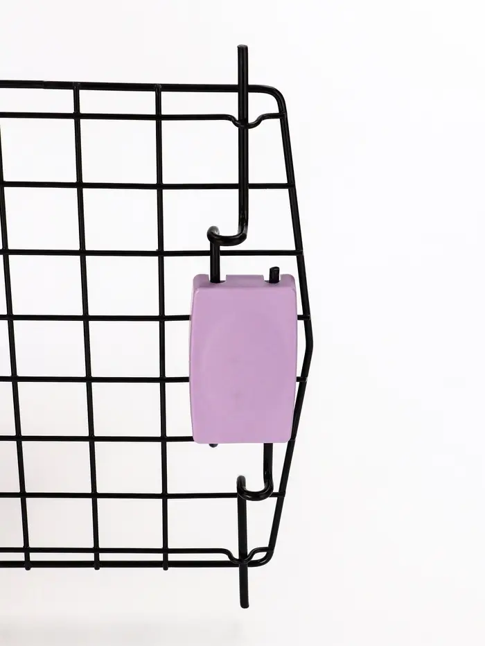 Переноска для животных пластиковая 44 х 31 х 27 см, белая/лавандовая Переноска для животных пластиковая 44 х 31 х 27 см, белая/лавандовая