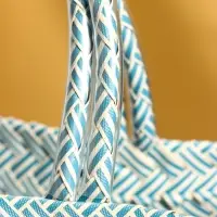 Сумка плетёная пластиковая 30х15х35 см, цв. бело-голубой Сумка плетёная пластиковая 30х15х35 см, цв. бело-голубой