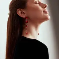 Серьги висячие со стразами &laquo;Драгоценность&raquo; капли, красные в золоте, 9.5 см