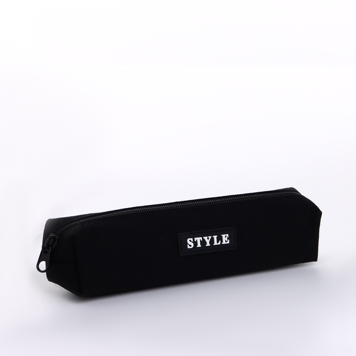 Косметичка-пенал на молнии, цвет чёрный
