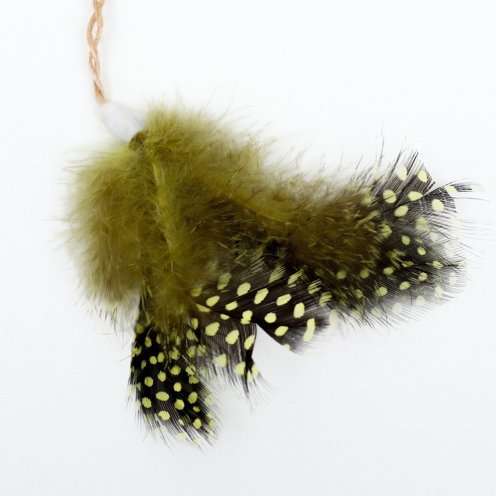 Игрушка для кошек с кошачьей мятой и перьями  Игрушка для кошек с кошачьей мятой и перьями "Медведь", 10 см, с бубенчиком