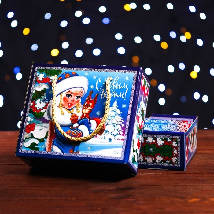 Новый год. Подарочная коробка Новый год. Подарочная коробка"Дед Мороз и Снегурочка" 20,4 х 7,6 х 17,5 см.