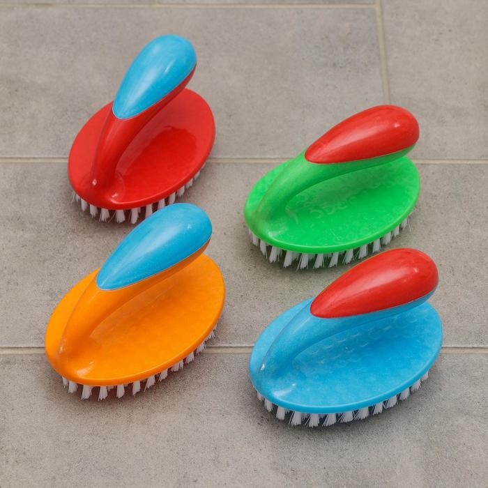 Щётка - утюжок «Удобная», 11×8×8 см, цвет МИКС Щётка - утюжок «Удобная», 11×8×8 см, цвет МИКС