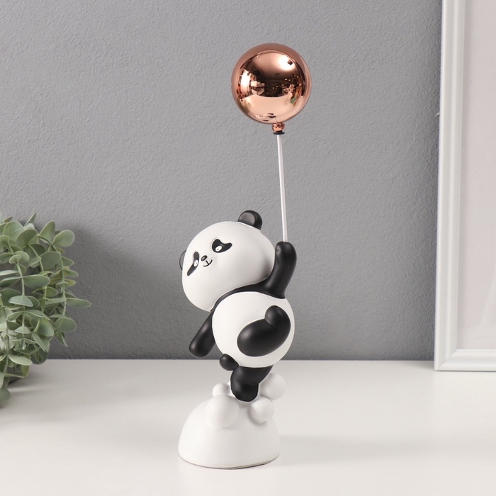 Сувенир полистоун Сувенир полистоун "Панду уносит золотой шарик" черно-белый 7,5х14х31 см