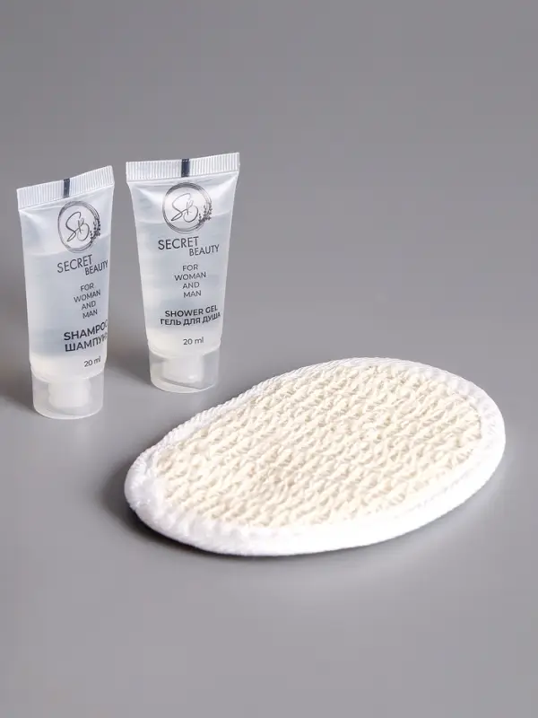 Дорожный набор (шампунь, гель для душа и мочалка)