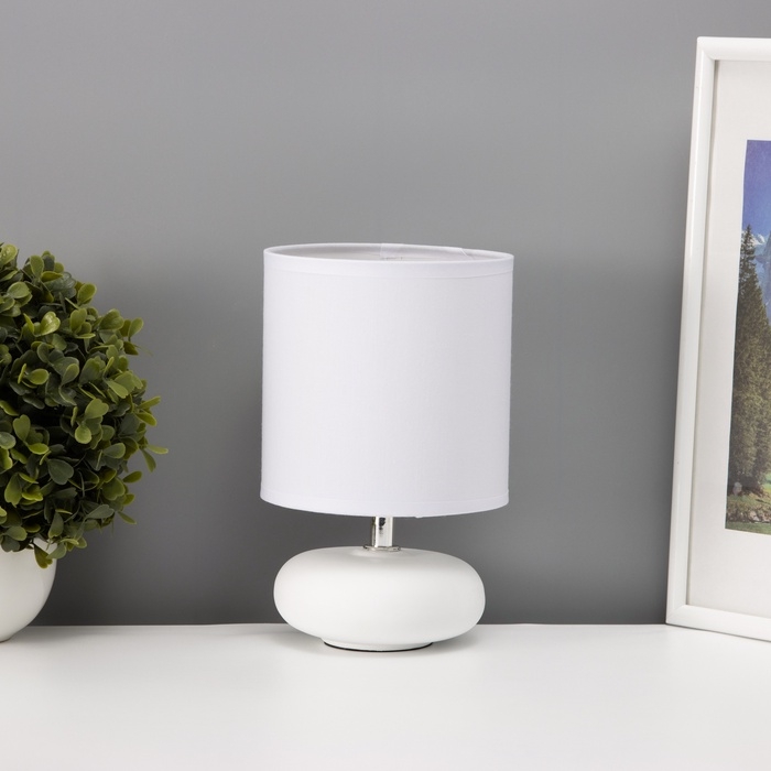 Настольная лампа Настольная лампа "Ассенса" Е14 40вт белый 13х13х22 см