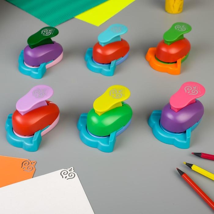 Дырокол фигурный для углов "Букет" вырубка 2,5 см 8х8 см