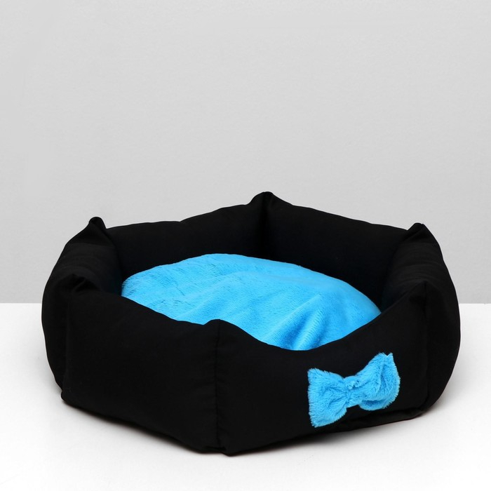 Лежанка  Лежанка "Принцесса", габардин, плюш, 50 х 50 х 15 см, чёрная/голубая