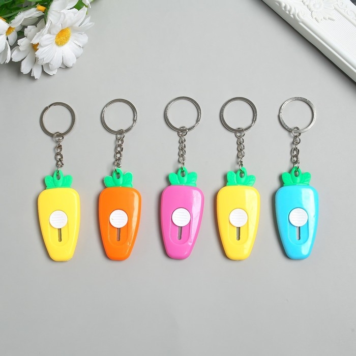 Брелок пластик канцелярский нож Брелок пластик канцелярский нож "Морковка" МИКС 3х0,5х7 см