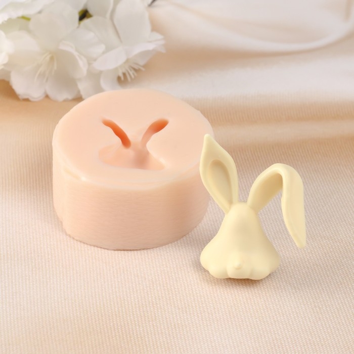 Молд силиконовый "Заяц с погнутым ухом" 3,5х5х1,5 см