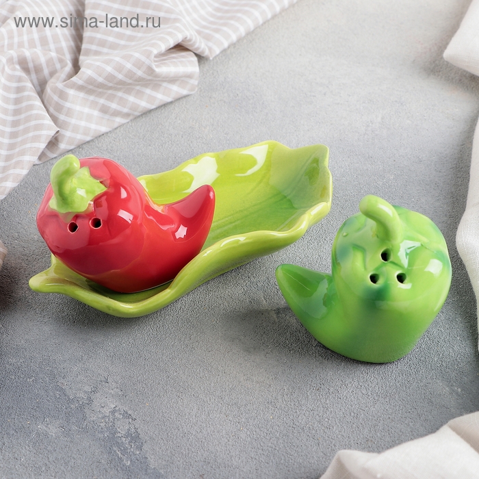 Набор для специй «Чили», 2 предмета: солонка 50 мл, перечница 50 мл, цвет зелёный и красный Набор для специй «Чили», 2 предмета: солонка 50 мл, перечница 50 мл, цвет зелёный и красный