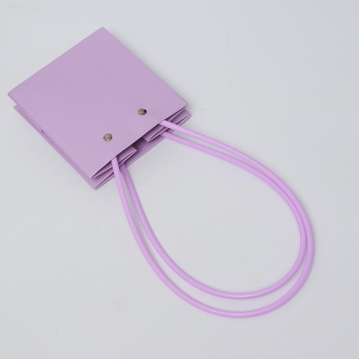 Сумка для цветов, квадратная, сиреневая, влагостойкая, 13х12х12 см Сумка для цветов, квадратная, сиреневая, влагостойкая, 13х12х12 см