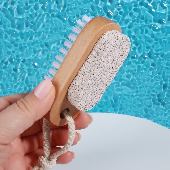 Пемза для педикюра с щёткой, с подвесом, искусственная щетина, 9,5 × 4 см, в коробке, цвет коричневый Пемза для педикюра с щёткой, с подвесом, искусственная щетина, 9,5 × 4 см, в коробке, цвет коричневый