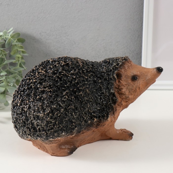 Фигурка   Фигурка  "Ёжиха Вика" Высота 14 см, ширина 15 см, длина 23,5 см.