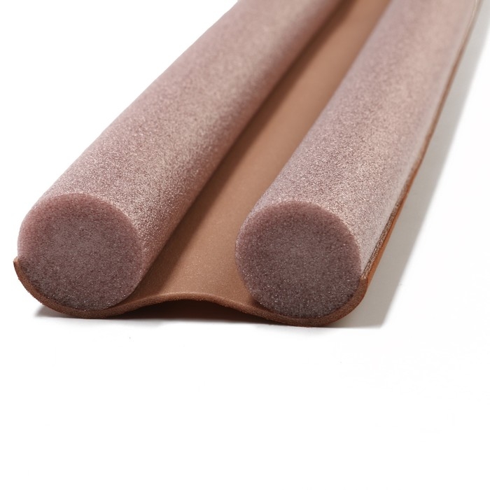 Защита от сквозняка и пыли ТУНДРА, 95х10 см, цвет коричневый Защита от сквозняка и пыли ТУНДРА, 95х10 см, цвет коричневый