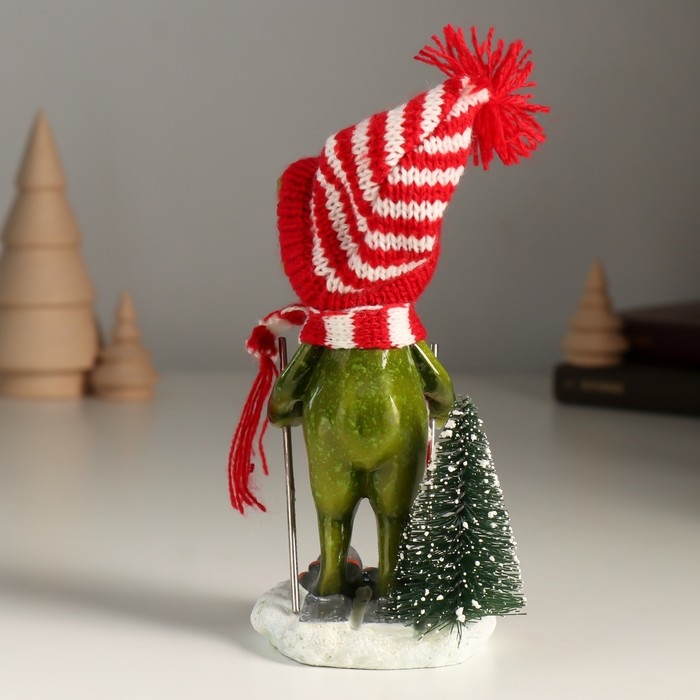 Сувенир полистоун лак Сувенир полистоун лак "Лягуха в шаполчке и шарфике на лыжах" 8,5х7х14 см