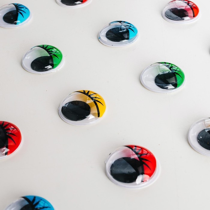 Глазки с ресничками на клеевой основе, набор 18 шт., размер — 2 см Глазки с ресничками на клеевой основе, набор 18 шт., размер — 2 см