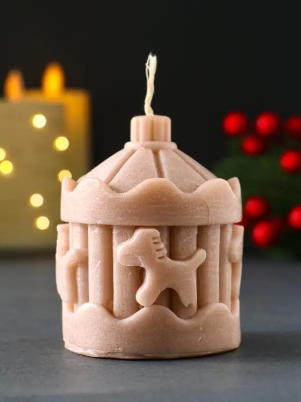 Свеча новогодняя "Карусель с лошадками" 60х80 мм, бежевый