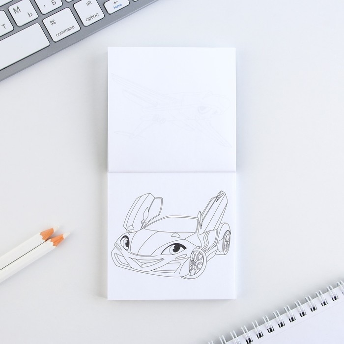 Подарочный набор: блокнот-раскраска и восковые мелки «Крутому гонщику» Подарочный набор: блокнот-раскраска и восковые мелки «Крутому гонщику»