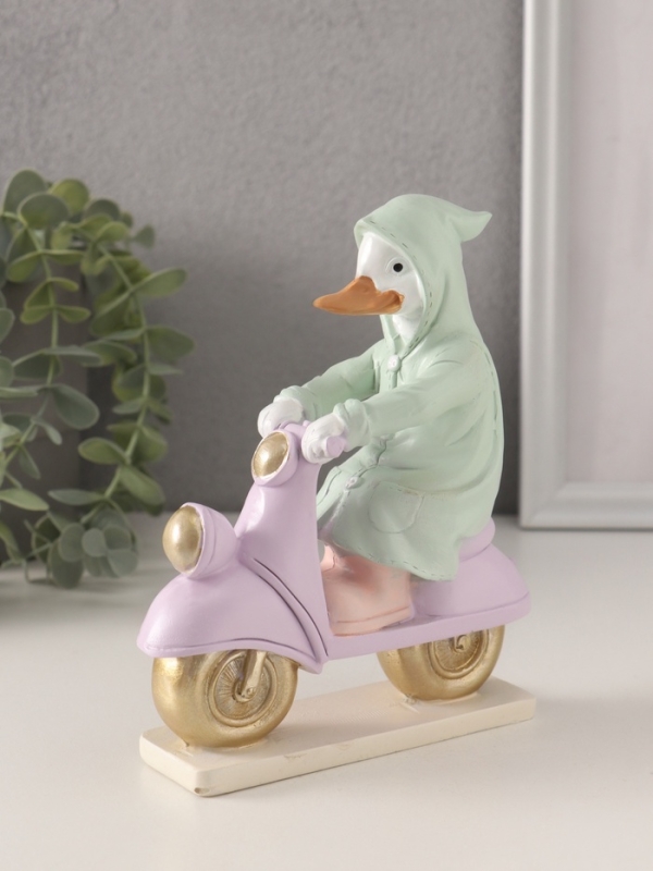 Сувенир полистоун Сувенир полистоун "Утка в зелёном дождевике на мопеде" 13х5,5х16 см