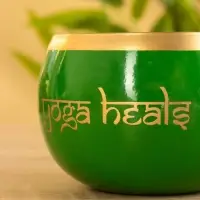 Свеча в чаше Yoga heal the soul зелёная, соевый воск 200 гр 8,5х7 см