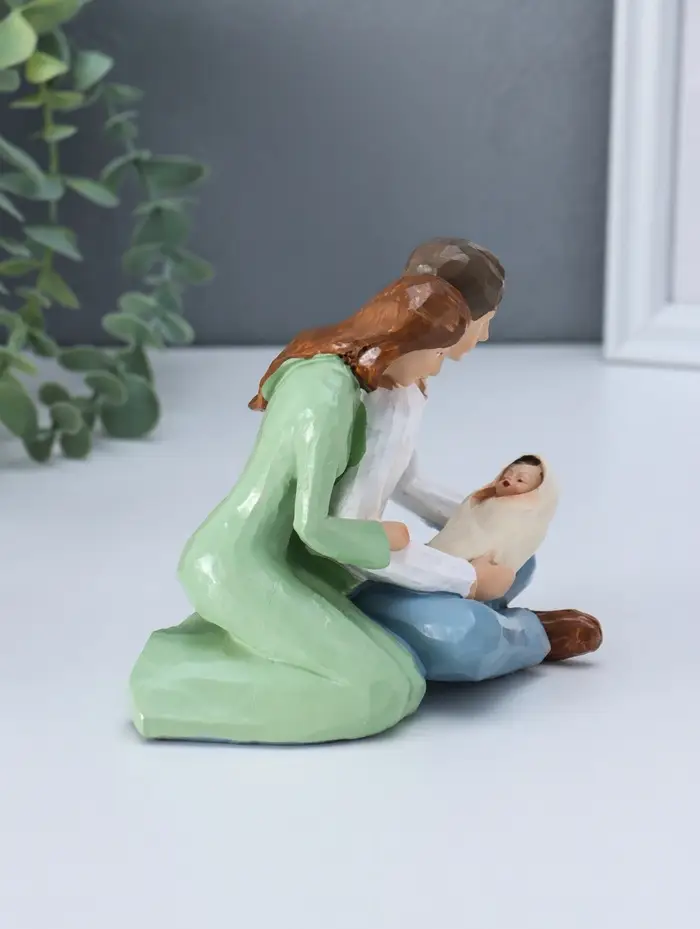 Сувенир полистоун "Молодые родители с малышом" 6,8х13,5х11,5 см