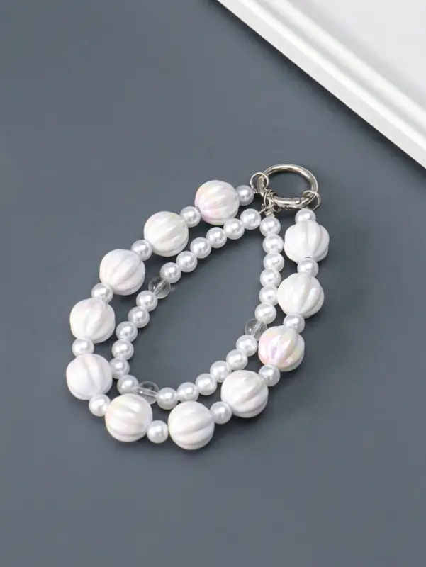 Брелок на карабине "Две нитки с жемчугом" бусины d=0,8 и 1,6 см 12,5х1,6 см