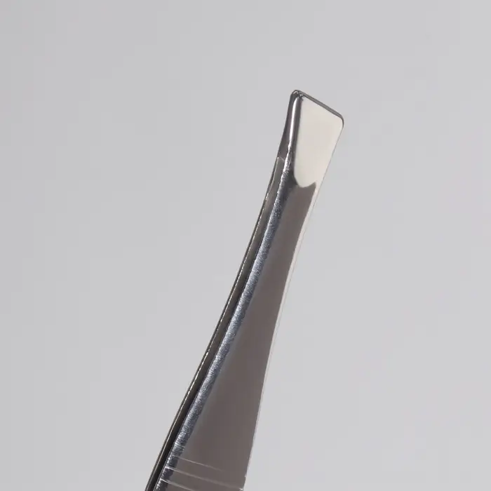 Пинцет скошенный, узкий, 8.5 см Пинцет скошенный, узкий, 8.5 см