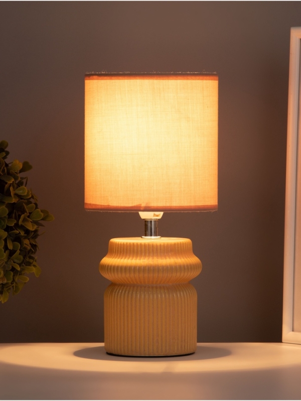 Лампа настольная Лампа настольная "Афина" 1х40Вт Е14 бежевый 13х13х26см МОДЕЛЬ: