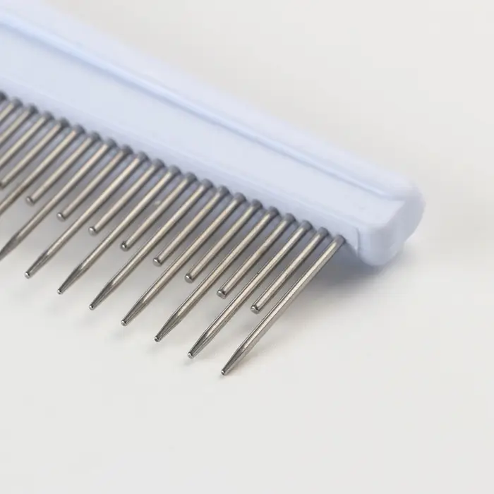 Расчёска для шерсти &laquo;Комфорт&raquo;, 21&times;4 см, с заострёнными зубьями разной длины, нескользящая ручка, розовая