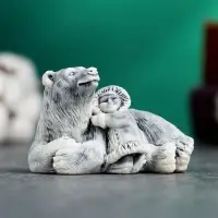 Фигурка &laquo;Девочка с медведем&raquo;, 4 см