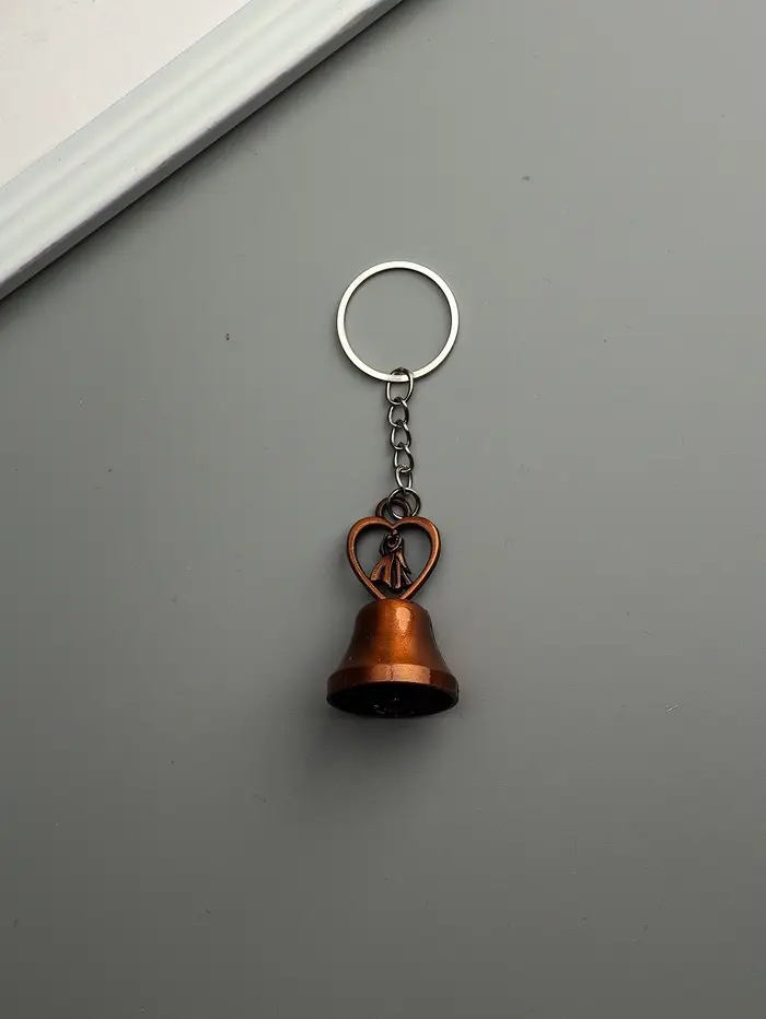 Брелок металл "Колокольчик - влюблённые в сердце" МИКС 4,9х2,8х2,8 см