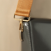 Ручка для сумки, стропа, с карабинами, 139 ± 3 × 3,8 см, цвет светло-коричневый