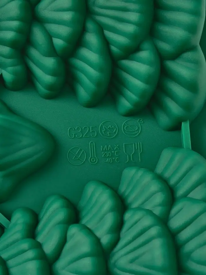 Форма для выпечки новогодняя Доляна &laquo;Ёлки&raquo;, силикон, 31.5&times;19&times;3 см, 5 ячеек (10&times;8.8&times;3 см), зелёная