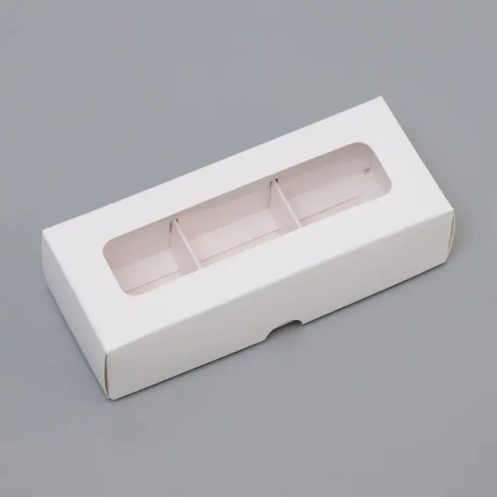 Коробка для 3 конфеты, с окном, белый 13×5×3.3 см