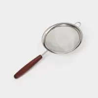 Сито с ручкой Magistro &laquo;Версаль&raquo; d=10.5 см, нержавеющая сталь, ручка акация