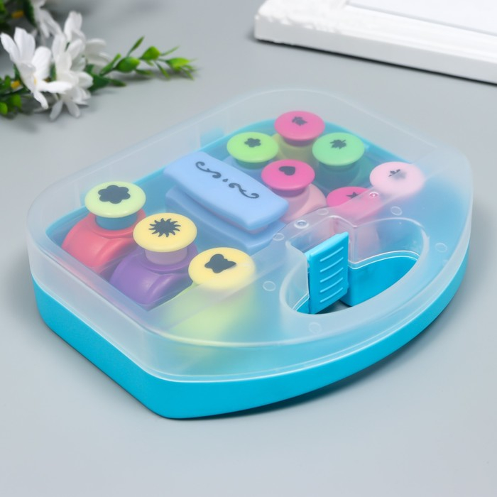 Набор фигурных дыроколов в сундучке для обработки края, 10 шт МИКС Набор фигурных дыроколов в сундучке для обработки края, 10 шт МИКС