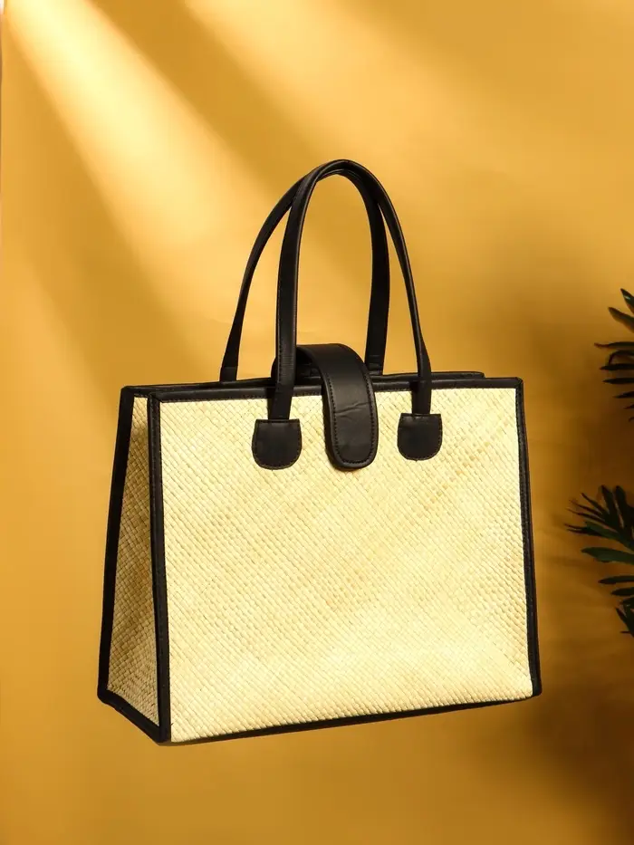 Сумка плетёная на застёжке из пандана 41х16х50 см, бежево-чёрный