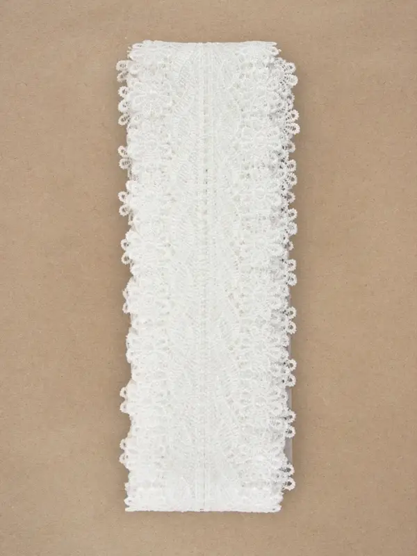 Кружево гипюровое, 80 мм, 6.8&plusmn;0.5 м, белое