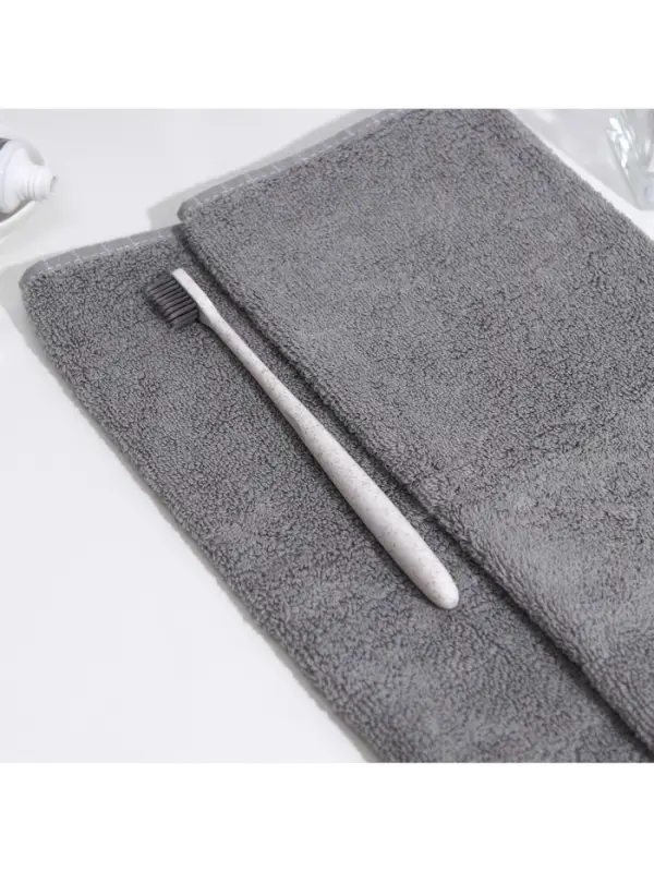 Зубная щетка мягкая, в тубе, белая