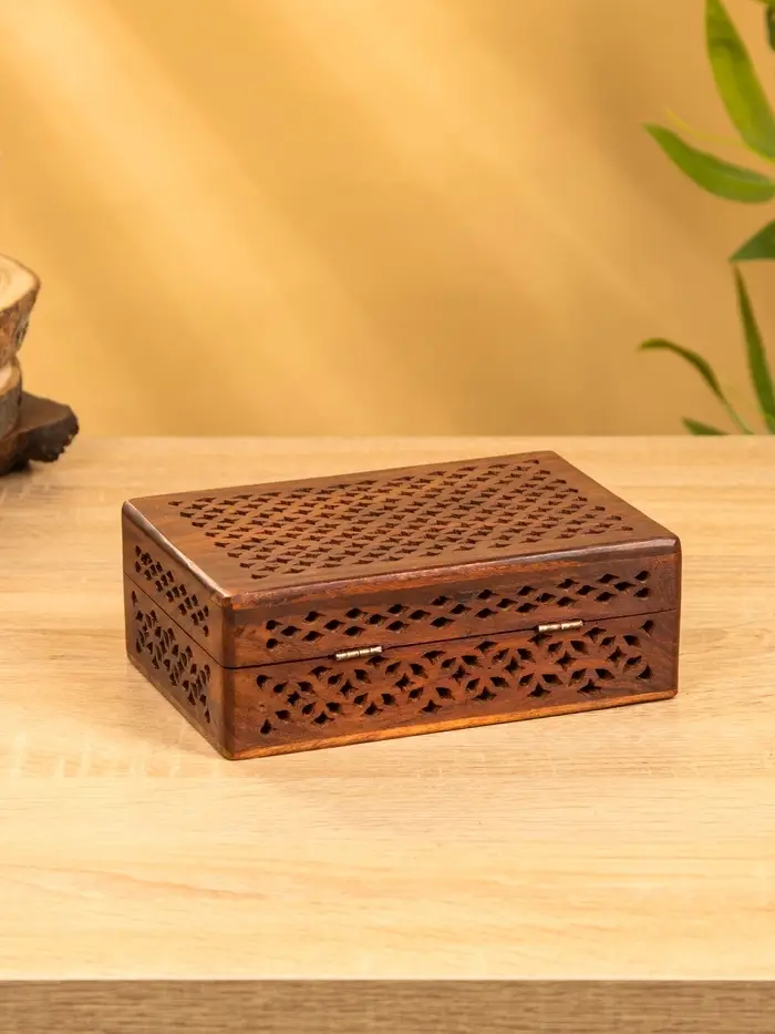 Шкатулка резная "Холи" 18х13х6 см, дерево шишам Шкатулка резная "Холи" 18х13х6 см, дерево шишам