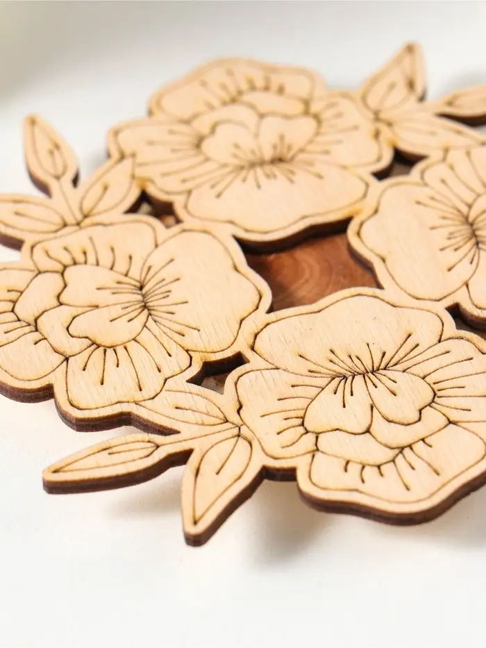 Подставка под горячее &laquo;Цветы&raquo;, вид 2, 11см, можжевельник, фанера