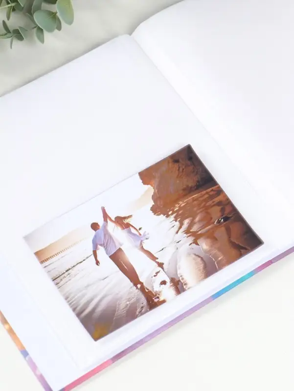 Фотоальбом на 80 фото 10х15 см "Малышка с косичками, с мишкой" в коробке 5х19х22,8 см