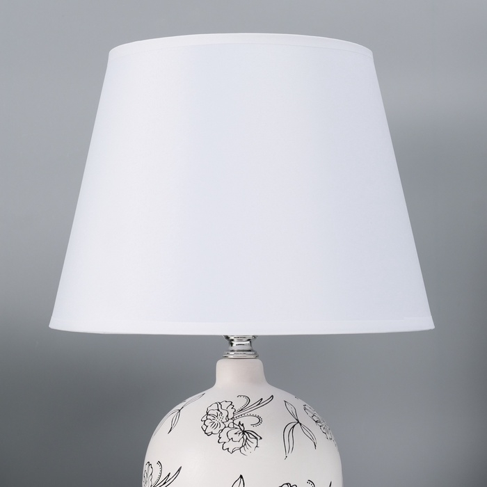 Настольная лампа с абажуром RISALUX «Фиори», Е14, 40 Вт, белый/чёрный, 22.5×22.5×34.5 см Настольная лампа с абажуром RISALUX «Фиори», Е14, 40 Вт, белый/чёрный, 22.5×22.5×34.5 см