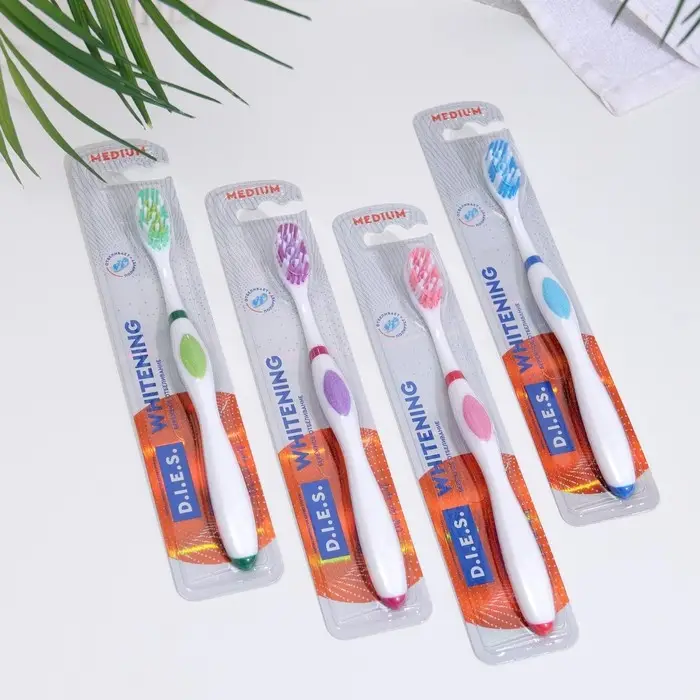 Зубная щетка D.I.E.S. Whitening средней жесткости