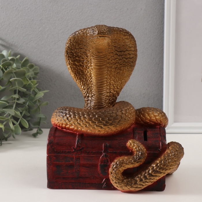 Копилка Копилка"КОБРА НА СУНДУКЕ "  20 х 17 х 12 см.