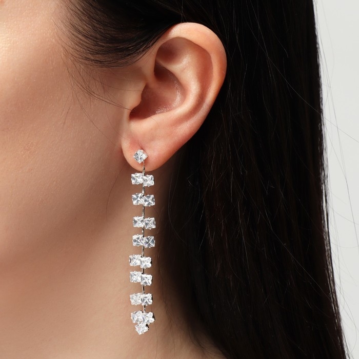 Серьги висячие со стразами «Гроздь» ромбы дуэт, цвет белый в серебре, 7 см