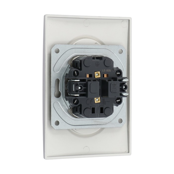 Розетка двухместная TOT Elegant, 10 А, скрытая, без з/к, серебристая Розетка двухместная TOT Elegant, 10 А, скрытая, без з/к, серебристая